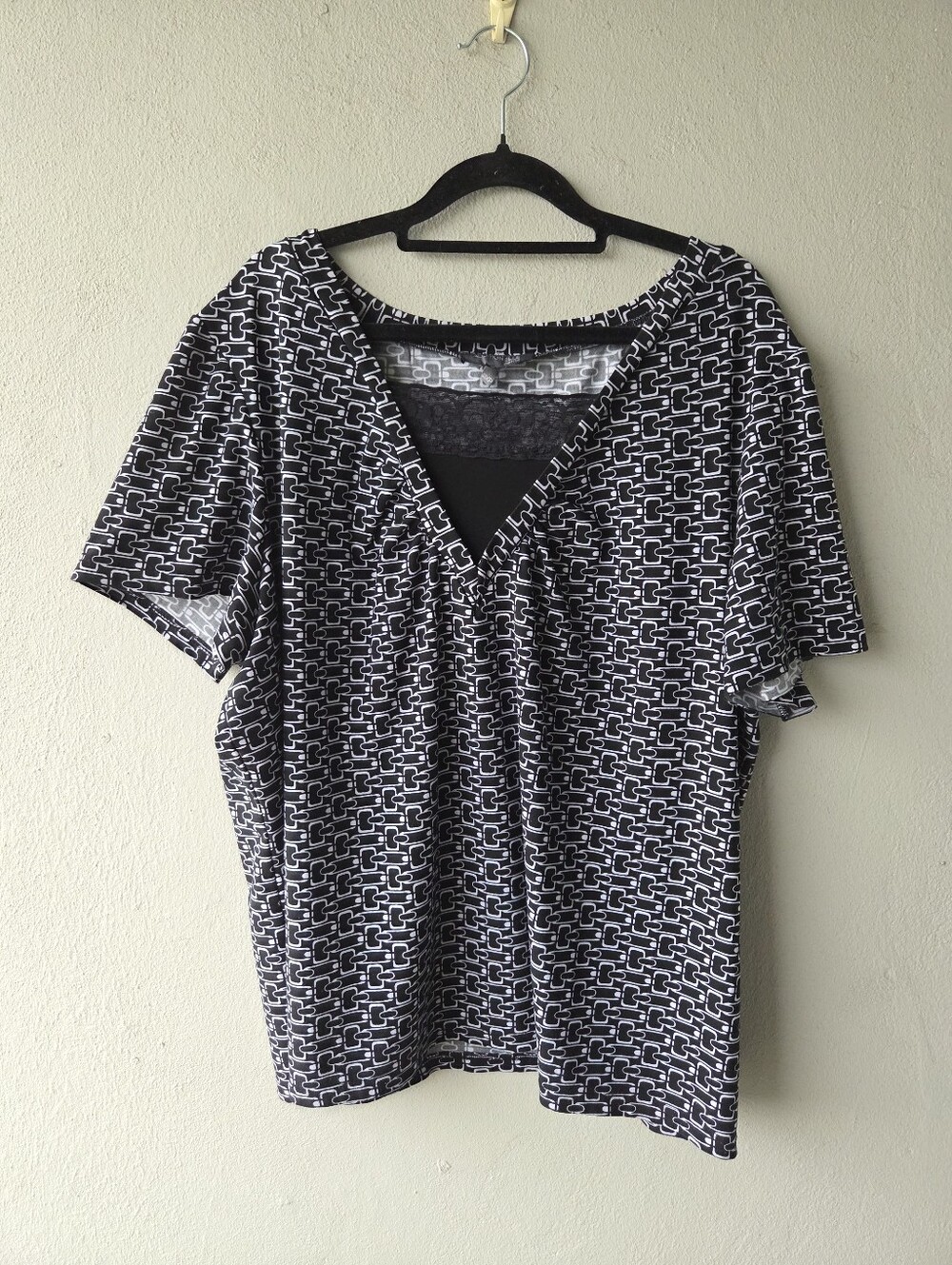 Addition Elle Black & White Geometric V-Neck Short Sleeve Top 3X 3XP Petite